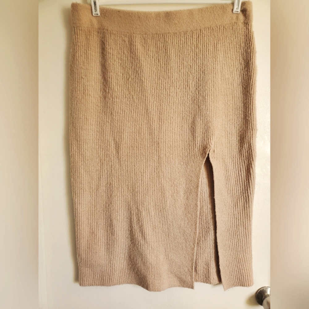 Knitted skirt